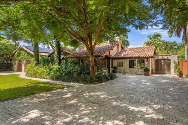 Backyard, Exterior, Facade, Mediterranean