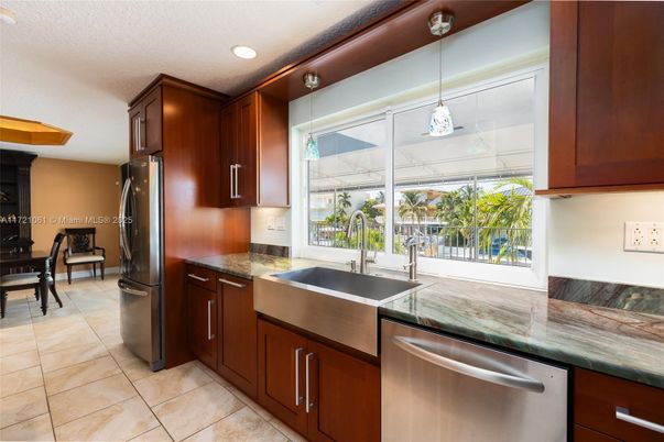 Dining room, Interior, Kitchen, Pendant Lights, Recessed Lighting, Stainless Steel Appliances