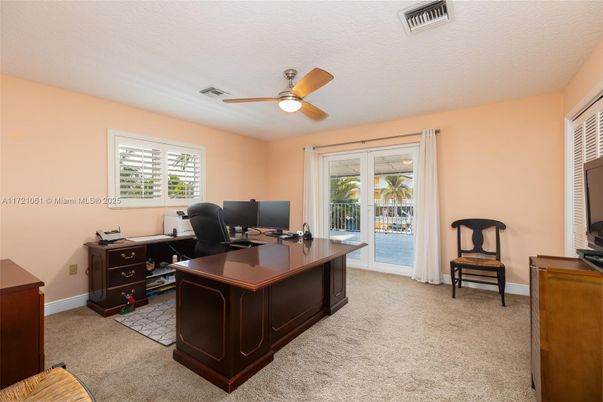Home Office, Interior