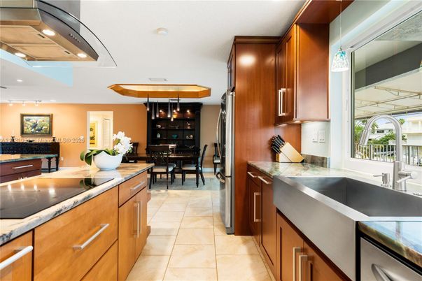 Dining room, Interior, Kitchen, Recessed Lighting
