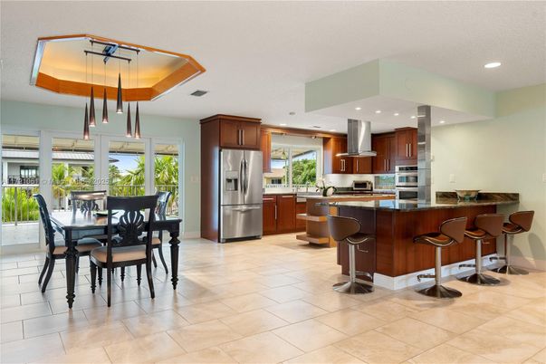 Dining room, Interior, Kitchen, Pendant Lights, Recessed Lighting, Stainless Steel Appliances