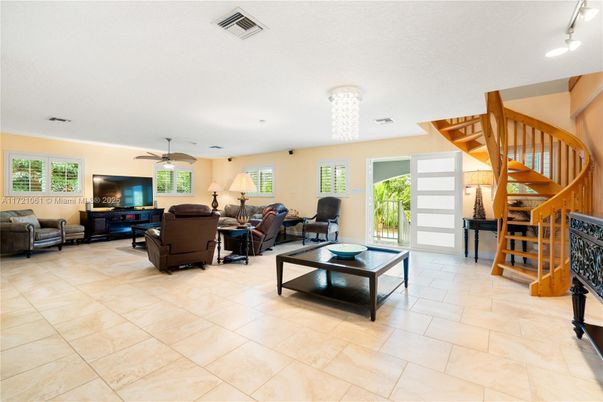 Chandelier, Interior, Living room