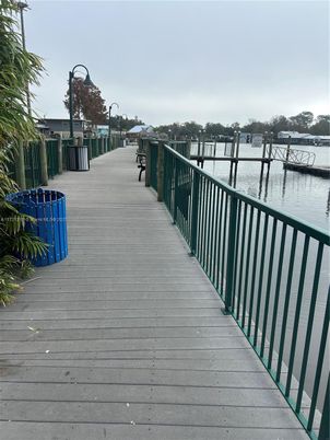 Exterior, Lake