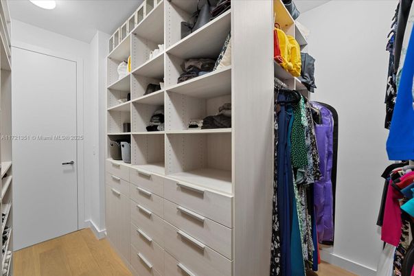 Interior, Walk-in Closets, Wood Texture Flooring