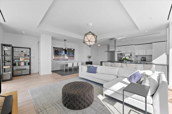 Dining room, Interior, Kitchen, Living room, Pendant Lights, Recessed Lighting, Stainless Steel Appliances