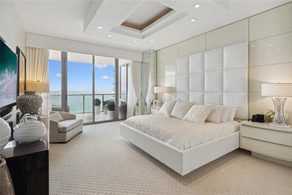 Bedroom, Interior, Recessed Lighting, Water