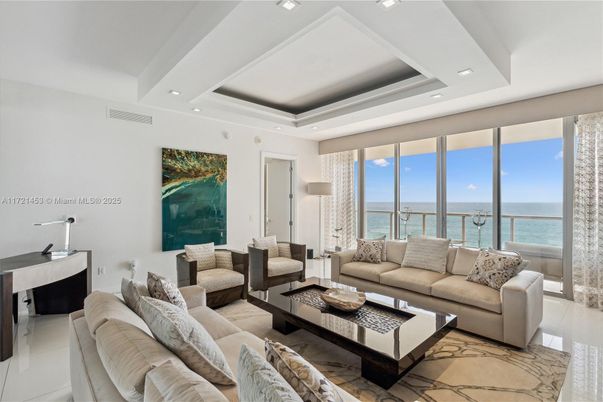 Interior, Living room, Recessed Lighting, Water
