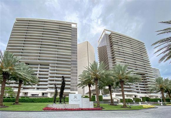 Exterior, Facade, Condo Building