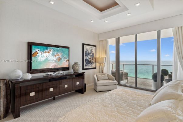 Bedroom, Interior, Recessed Lighting, Water