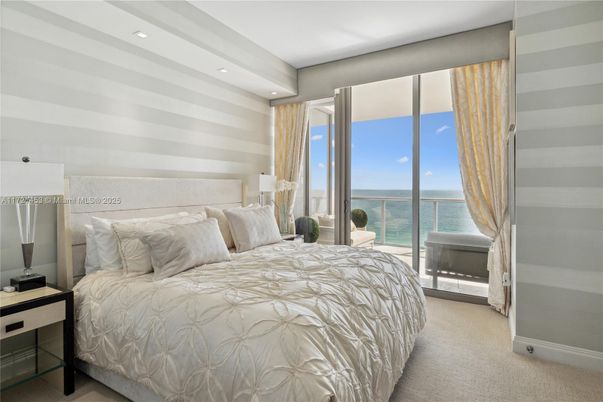 Bedroom, Interior, Recessed Lighting, Water
