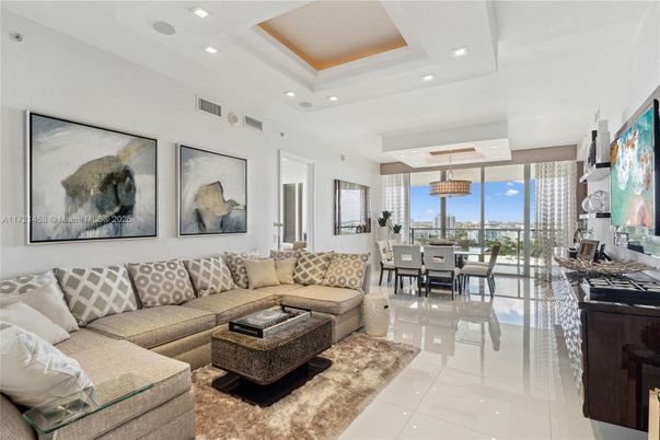 Chandelier, Dining room, Interior, Living room, Pendant Lights, Recessed Lighting