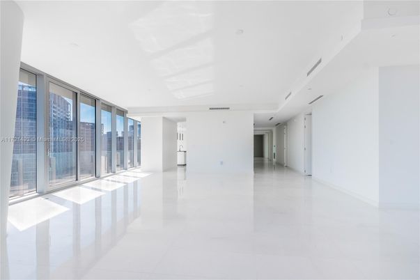 Empty room, Interior, Recessed Lighting