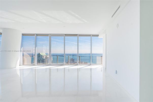 Empty room, Interior, Water