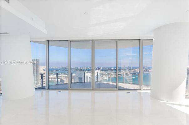 Empty room, Interior, Water