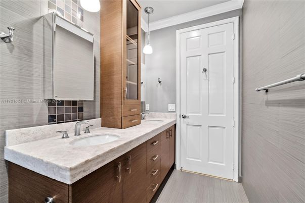 Bathroom, Dual Sink Vanities, Interior, Pendant Lights