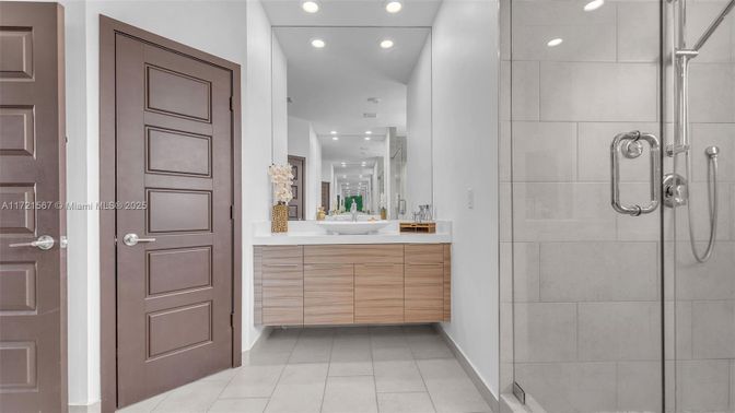 Bathroom, Dual Sink Vanities, Interior, Recessed Lighting
