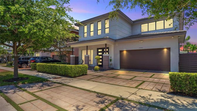Attached, Exterior, Facade, Modern