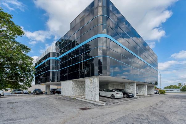 Exterior, Facade, Highrise