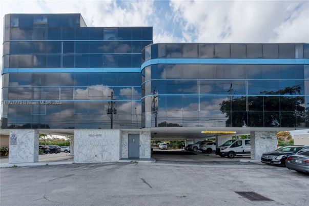 Exterior, Facade, Modern