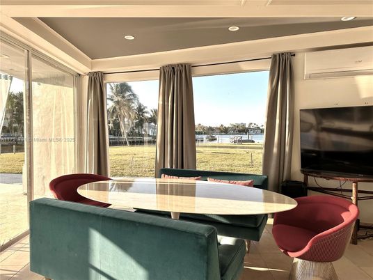 Dining room, Interior, Recessed Lighting, Water