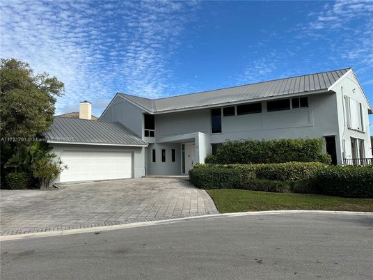Attached, Exterior, Facade, Ranch