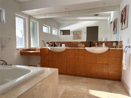 Bathroom, Dual Sink Vanities, Interior, Recessed Lighting