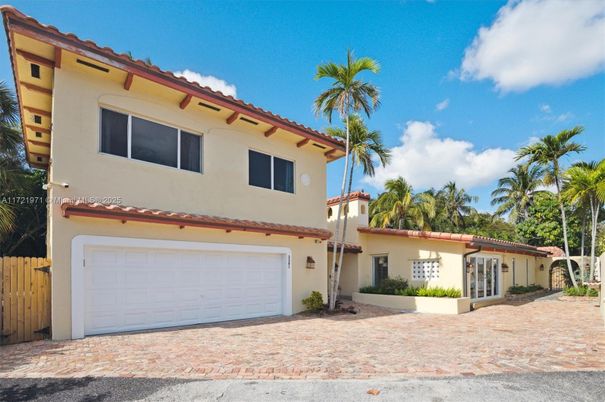 Attached, Exterior, Facade, Spanish Mediterranean
