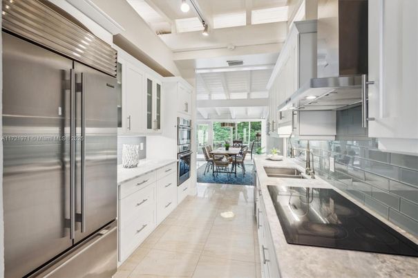 Dining room, Interior, Kitchen, Stainless Steel Appliances
