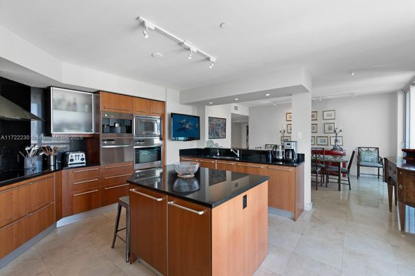 Dining room, Interior, Kitchen, Recessed Lighting, Stainless Steel Appliances