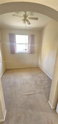 Empty room, Interior