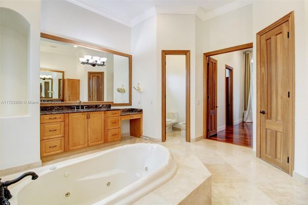 Bathroom, Dual Sink Vanities, Interior, Wood Texture Flooring