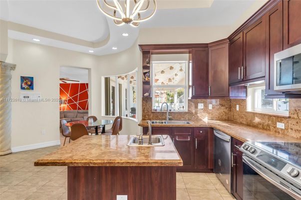 Chandelier, Dining room, Interior, Kitchen, Recessed Lighting, Stainless Steel Appliances