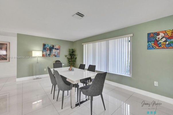 Dining room, Interior