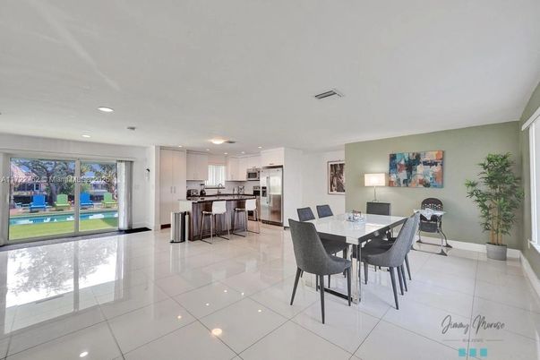 Dining room, Interior, Kitchen, Recessed Lighting, Stainless Steel Appliances
