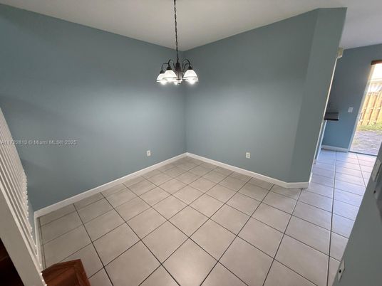Empty room, Interior, Pendant Lights