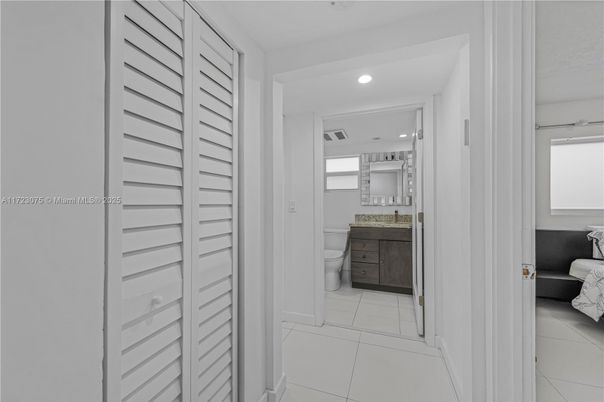 Bathroom, Interior, Recessed Lighting