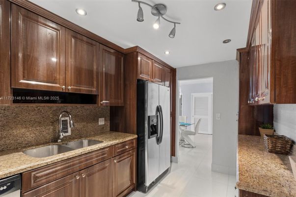 Dining room, Interior, Kitchen, Recessed Lighting