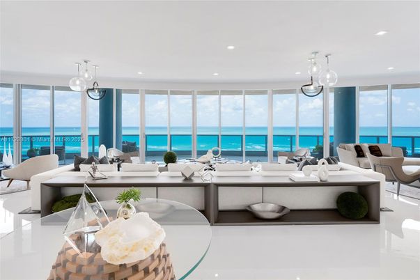 Interior, Living room, Pendant Lights, Recessed Lighting, Water