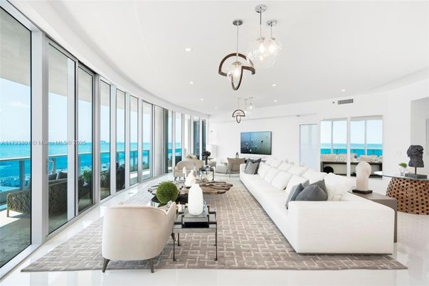 Interior, Living room, Pendant Lights, Recessed Lighting, Water