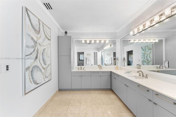Bathroom, Dual Sink Vanities, Interior