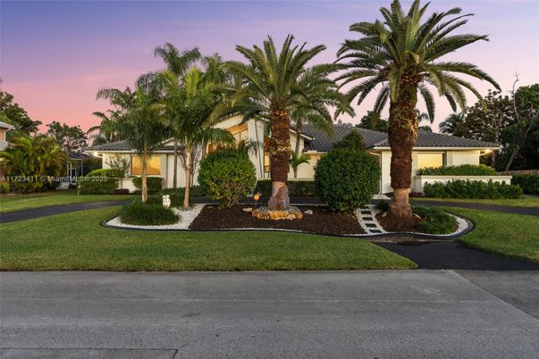 Backyard, Exterior, Facade, Ranch