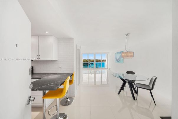 Dining room, Interior, Pendant Lights, Recessed Lighting