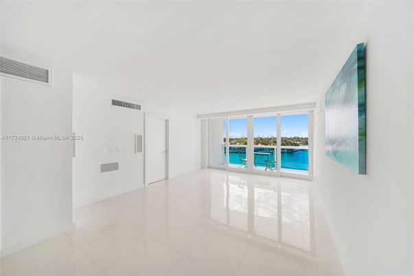 Empty room, Interior, Water