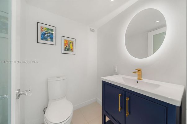 Bathroom, Interior, Recessed Lighting
