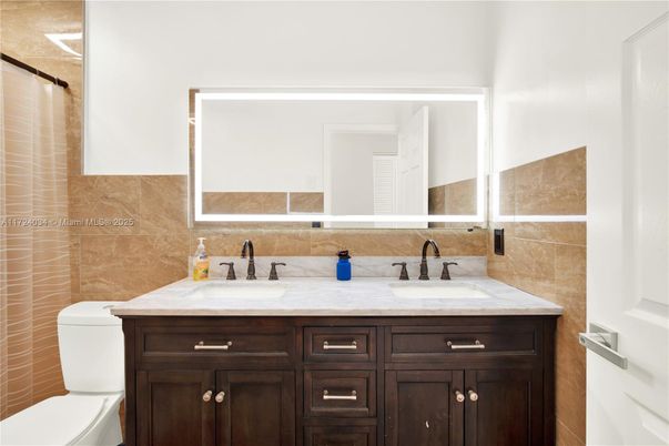 Bathroom, Dual Sink Vanities, Interior