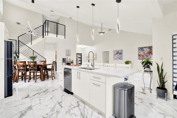 Dining room, Interior, Kitchen, Marble, Pendant Lights