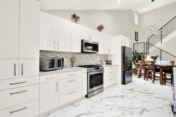 Dining room, Interior, Kitchen, Marble, Pendant Lights, Recessed Lighting, Stainless Steel Appliances