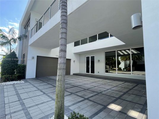 Attached, Exterior, Facade, Modern