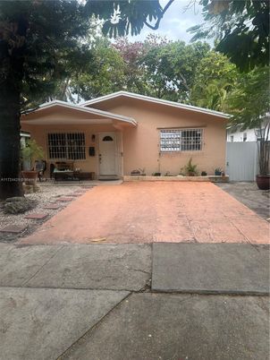 Backyard, Exterior, Facade, Ranch
