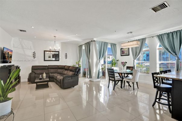 Chandelier, Dining room, Interior, Living room, Pendant Lights, Recessed Lighting